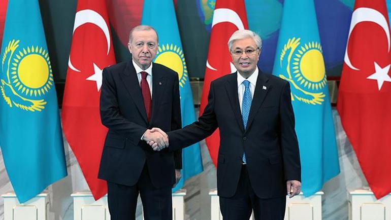 Ahmet Yesevi Nişanı ilk kez Cumhurbaşkanı Erdoğana takdim edildi Önümüzdeki dönemi inşallah Türk Dünyası Yüzyılı yapacağız