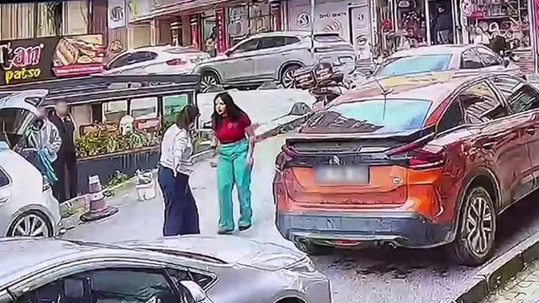 Trafikte dehşet anları Sosyal medya fenomeni kafa atıp saldırdı