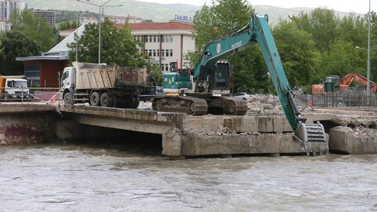 Karadeniz’de alarm durumu Baraj kapakları açıldı, 2 ilde okullar tatil