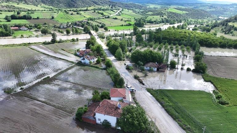Karadeniz’de alarm durumu Baraj kapakları açıldı, 2 ilde okullar tatil