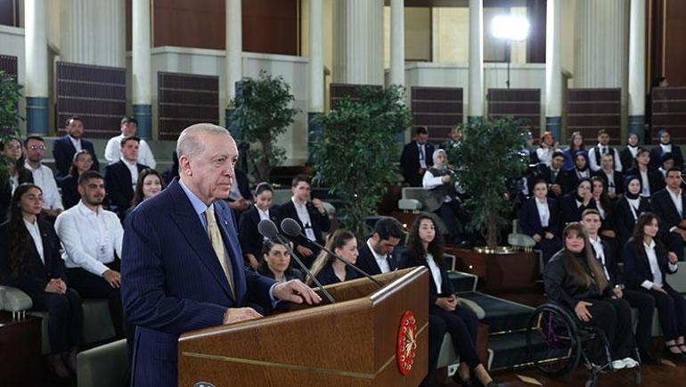 Gençlerle bir araya gelen Cumhurbaşkanı Erdoğan: Sizlere kardeşliğin olduğu bir Türkiye teslim edeceğiz