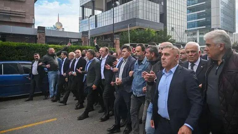 Özgür Özel CHP Genel Merkezinden ayrıldı Tansiyon çok yüksek... İşte son durum