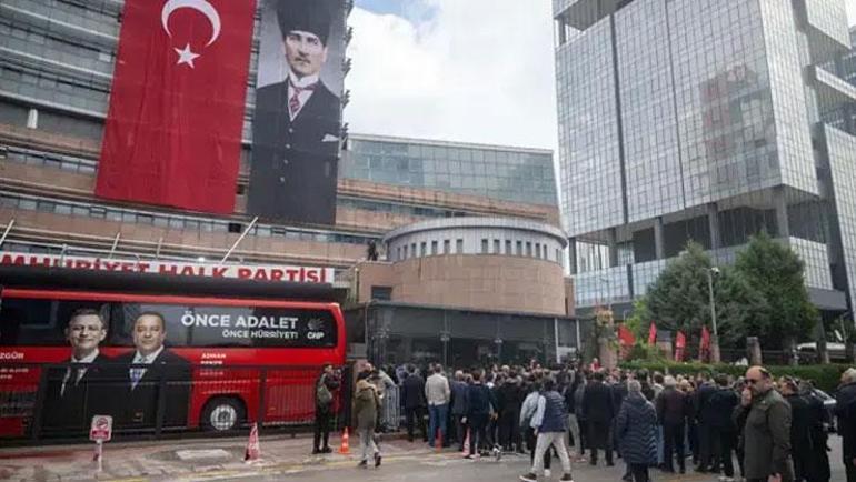 Özgür Özel CHP Genel Merkezinden ayrıldı Tansiyon çok yüksek... İşte son durum