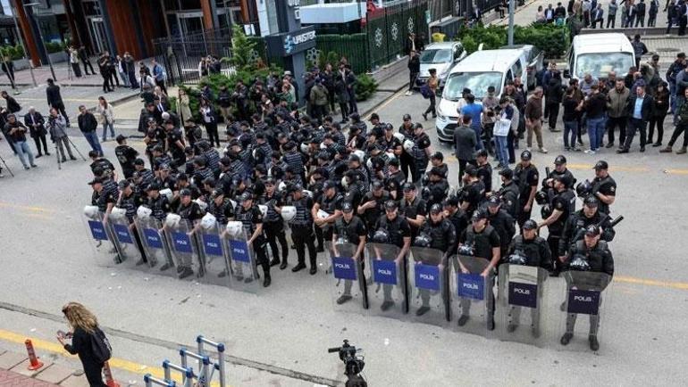 Özgür Özel CHP Genel Merkezinden ayrıldı Tansiyon çok yüksek... İşte son durum