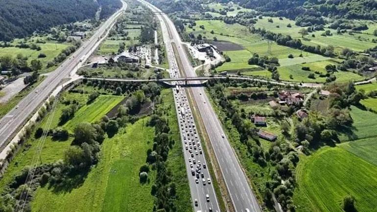 Dönüş çilesi başladı Bayram sonrası yollarda uzun kuyruklar oluştu
