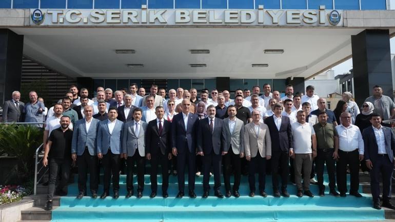 Bakan Ersoydan yeni evlenen çifte sürpriz