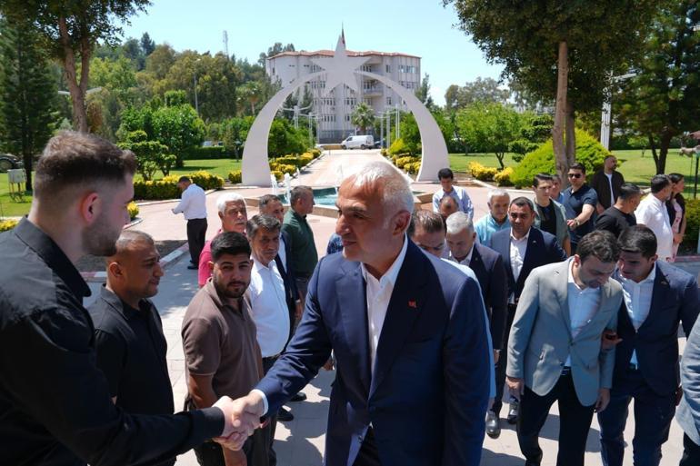 Bakan Ersoydan yeni evlenen çifte sürpriz