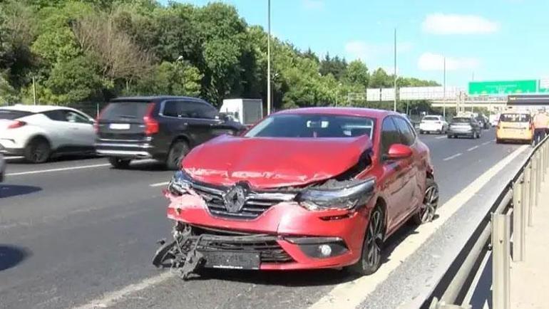 TEMde otomobil, 2 araca çarparak takla attı Trafik sıkıştı