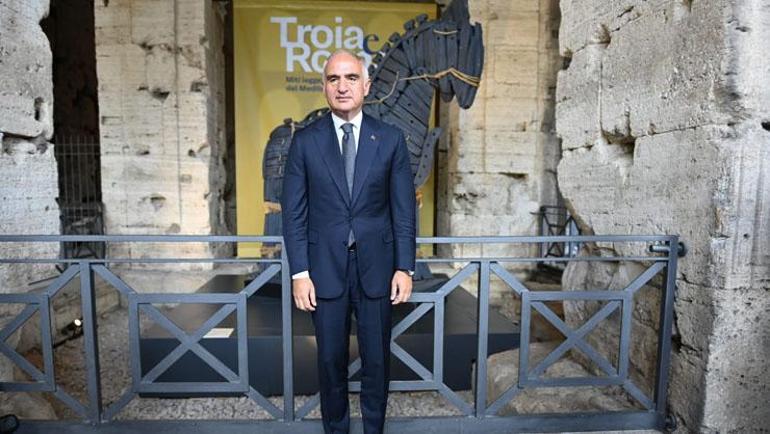 Romanın kalbi Kolezyumda Troyanın hikâyesi dünyayla buluştu Bakan Ersoy, yerli ve yabancı basın mensuplarıyla bir araya geldi