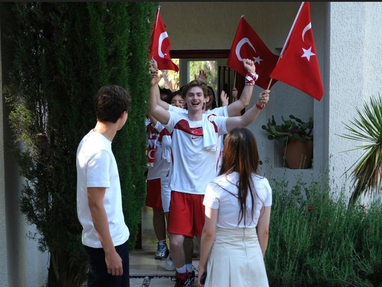 Daha 17nin milli takım coşkusu Tezahüratlar dakikalarca sürdü