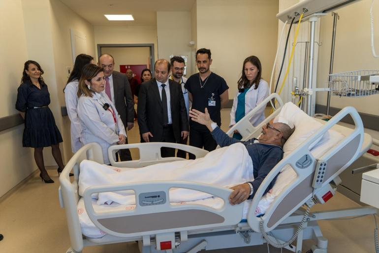 Manisada tarihi ameliyat Kendi başına yemek yiyemezken günlük hayatına geri döndü
