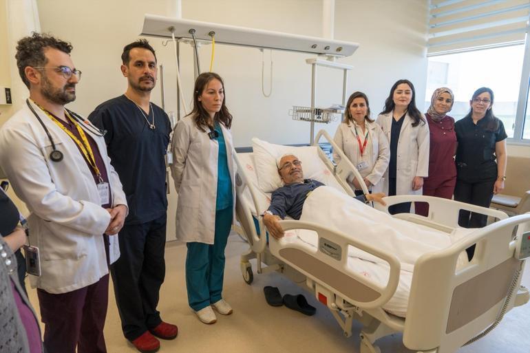 Manisada tarihi ameliyat Kendi başına yemek yiyemezken günlük hayatına geri döndü