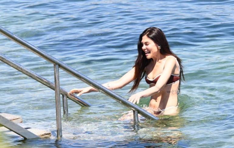 Daha 17’nin Nuray’ı Dilara Aksüyek kendini serin sulara bıraktı
