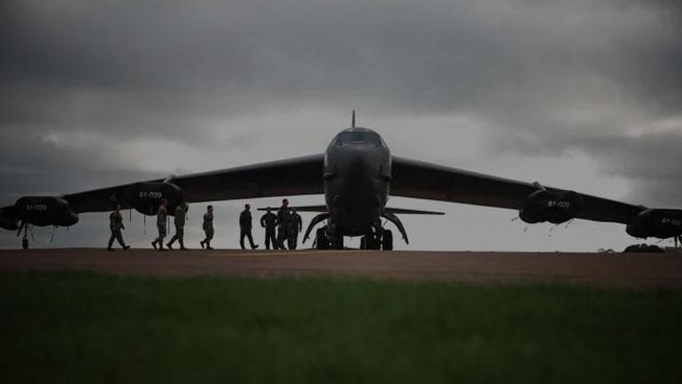 ABDde B-52 bombardıman uçağı faciası Kalktıktan saniyeler sonra düştü