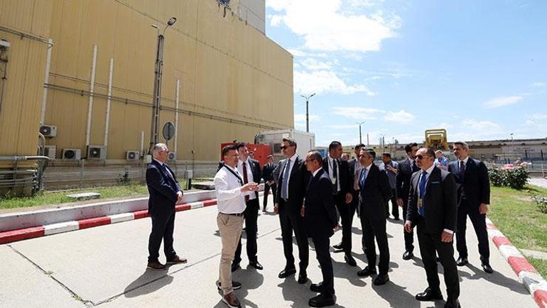 Bakan Bayraktar Romanya’da CANDU reaktörünü inceledi ‘Türkiye en güvenli teknolojiye sahip olmak istiyor’