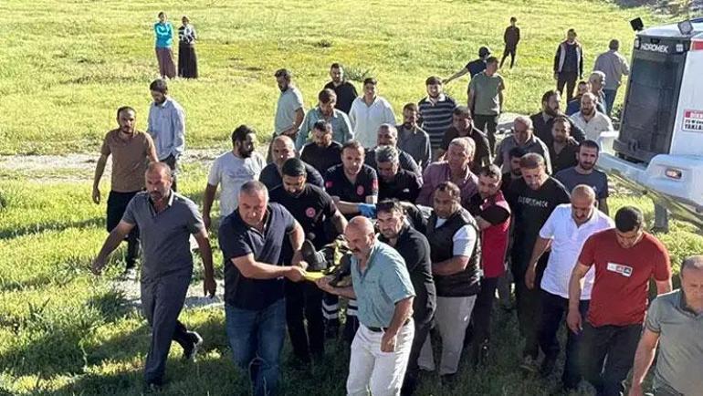 Hakkaride feci kaza Minibüs ile kamyon çarpıştı Ölü ve yaralılar var