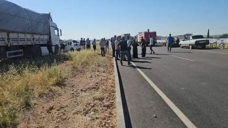 YKS yolunda korkunç kaza TIR ile çarpışan otomobildeki 2 öğrenci yaralandı
