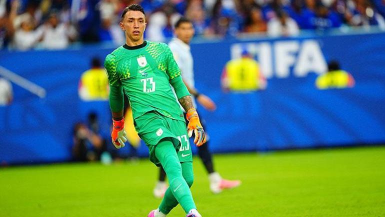 Muslera 30 metreden gol yedi Yeşil Burun Adaları yine tarih yazdı