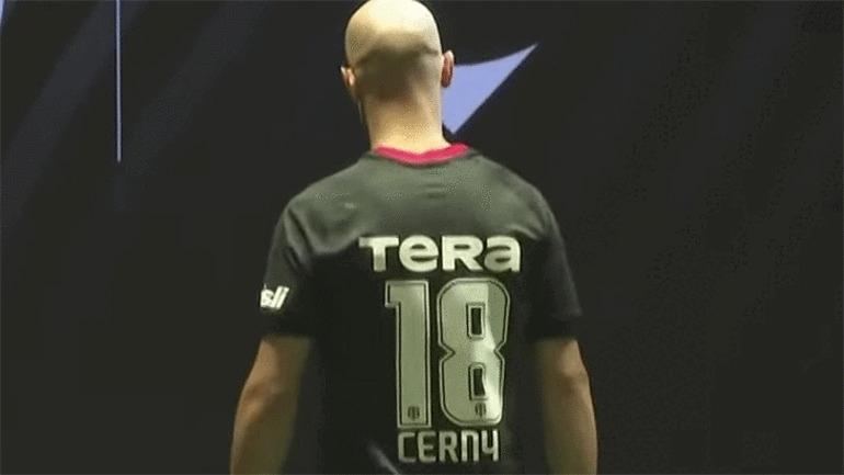 Beşiktaşın yeni sezon formaları tanıtıldı İşte kullanılacak yazı fontu