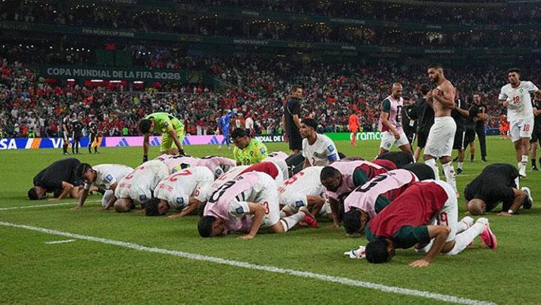 Dünya Kupasında Fas çılgınlığı Hollandayı yıkan penaltılar sonrası sahada tarihi anlar