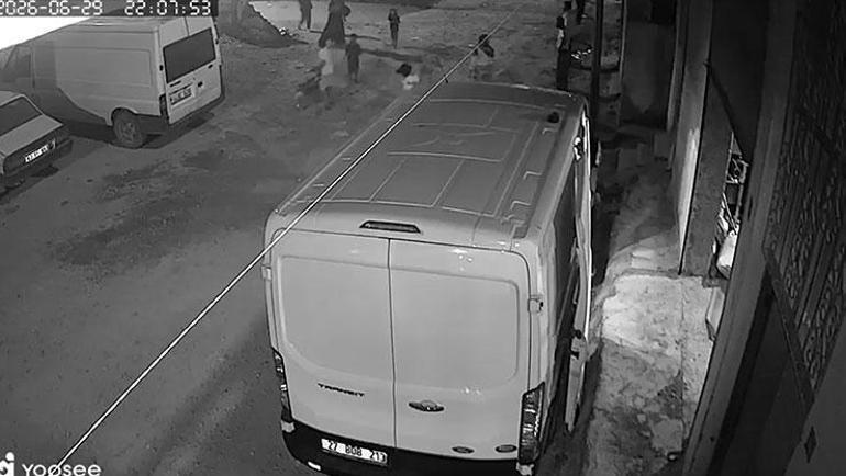 Sokakta oynayan çocukların yerde bulduğu havai fişek patladı 2 yaralı