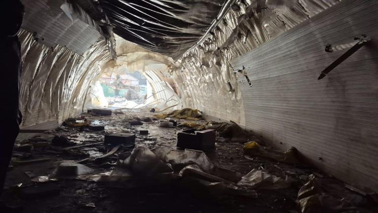 Görenler şaşkına döndü Yıkılan iş hanının altından 2. Dünya Savaşından kalma sığınak çıktı