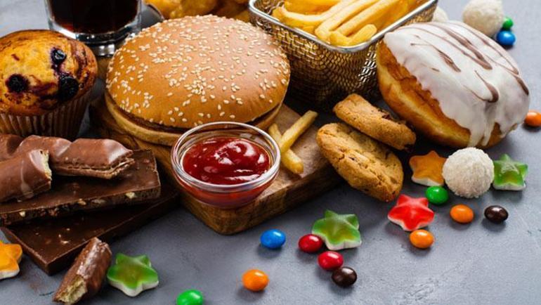 116 kiloya ulaşan 7 yaşındaki çocuk kalp yetmezliğinden öldü Ailesi sadece abur cuburla besliyordu