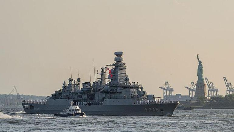 ABDde Türk rüzgarı TCG Oruçreis New Yorkta