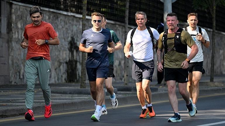 NATO Zirvesine damga vurdu İşte Macron’un gözlüklerinin sırrı