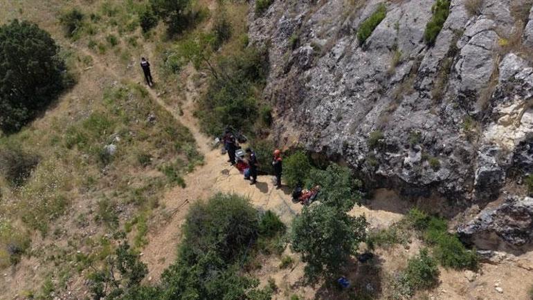 Define ararken mağarada sıkıştı Ekipler zamanla yarışıyor