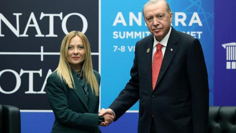Zirvede yoğun diplomasi