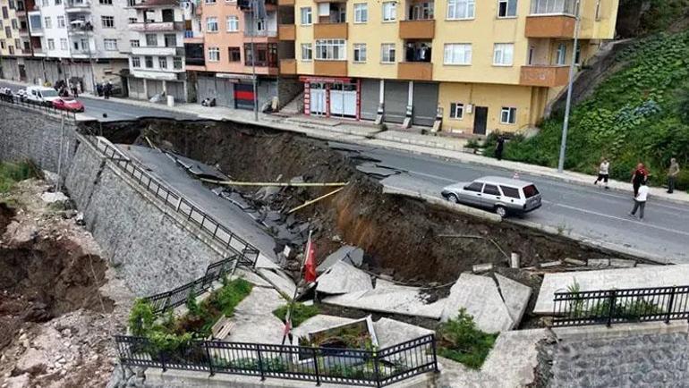 İnşaat kazısında korkunç anlar Önce istinat duvarı ardından yol çöktü