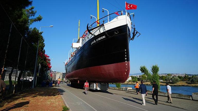 Bandırma Vapuru Müzesi karadan yürütülerek taşınmaya başlandı