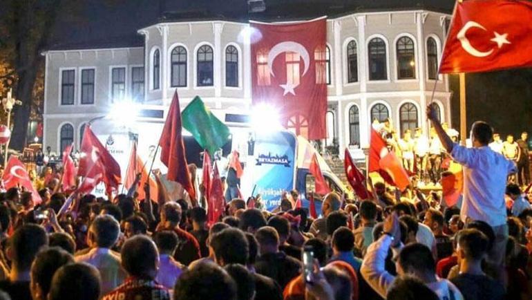 Bakan Uraloğlu 15 Temmuz gecesinde yaşananları anlattı Darbecileri iş makineleriyle engelledik, denizi balıkçılarla tuttuk