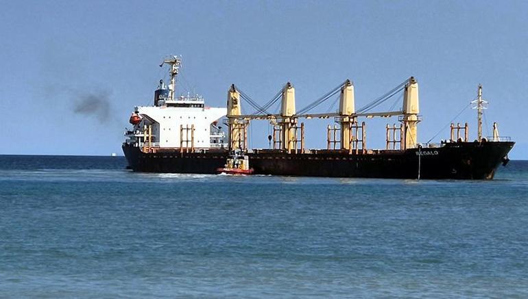 Dev kuru yük gemisi Tekirdağ açıklarında karaya oturdu, ekipler seferber oldu