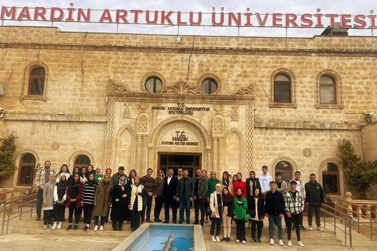 Üniversite yolunda sıcak bir karşılama
