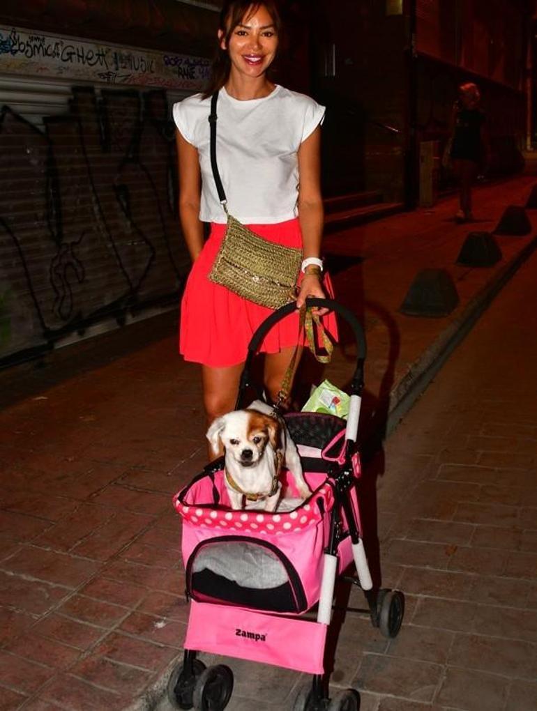 Didem Kınalı 17 yaşındaki köpeğine özel araba yaptırdı