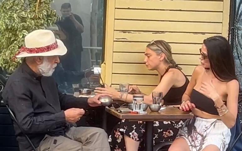 Muhammed Cangörenden muhabirlere tepki Biz herkesle oturuyoruz, neden çekiyorsunuz