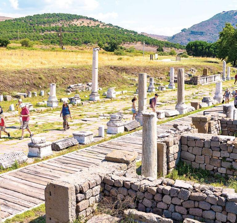 Tarihin gölgeleri arasında yaşayan kent: Bergama