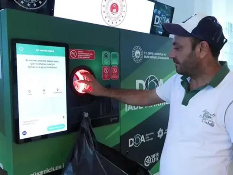 ‘Eskiden çöptü, şimdi gelir kapısı’ Yeni depozito sistemi sokak toplayıcılarının yüzünü güldürdü