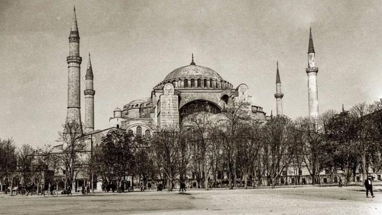Ayasofyanın hiç yayımlanmayan fotoğrafları Fethin Mührü: Ayasofya-i Kebîr Câmi-i Şerîfi