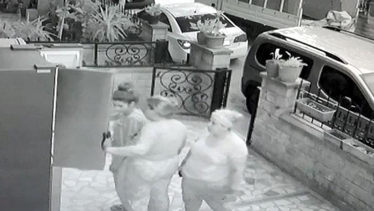 100 kiloluk buzdolabını 4 kadın saniyeler içinde çaldı Güvenlik kamerasına yansıdı