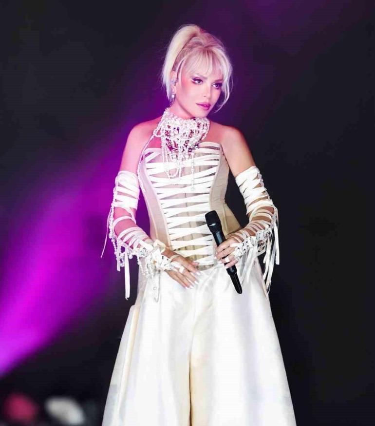 İstanbul Festivalinde Süperstar Ajda Pekkan ve Gökhan Türkmen rüzgarı esti
