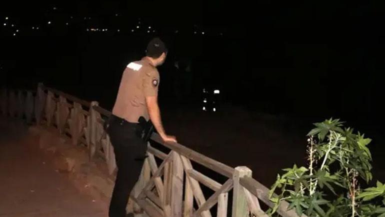 Antalyada saatlerce uçurumun kenarında oturan kadın ekipleri alarma geçirdi