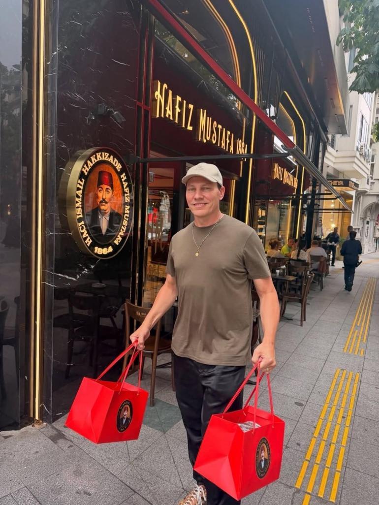 Dünyaca ünlü DJ Tiestodan İstanbul çıkarması: Sahne öncesi Türk tatlılarını deneyimledi