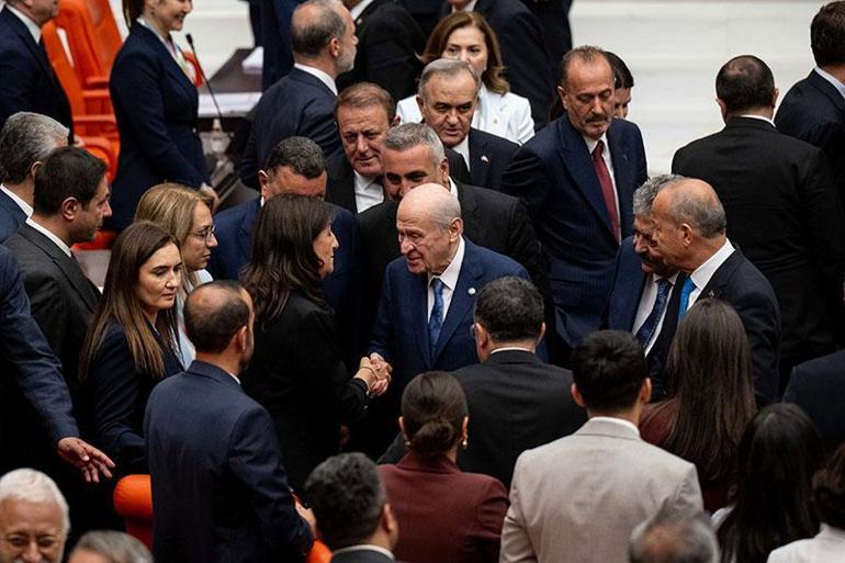 Çerçeve yasa rekor oyla kabul edildi... Siyasilerden peş peşe mesajlar: Kazanan Türkiye oldu
