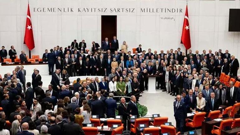 Meclis’te tarihi uzlaşı Çerçeve yasa 467 oyla geçti
