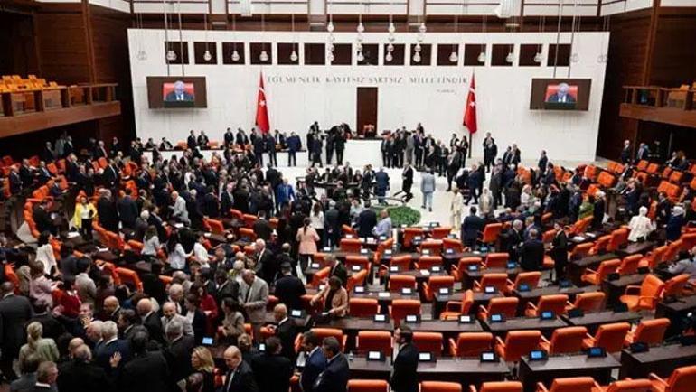 Meclis’te tarihi uzlaşı Çerçeve yasa 467 oyla geçti