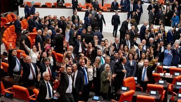 Meclis’te tarihi uzlaşı Çerçeve yasa 467 oyla geçti