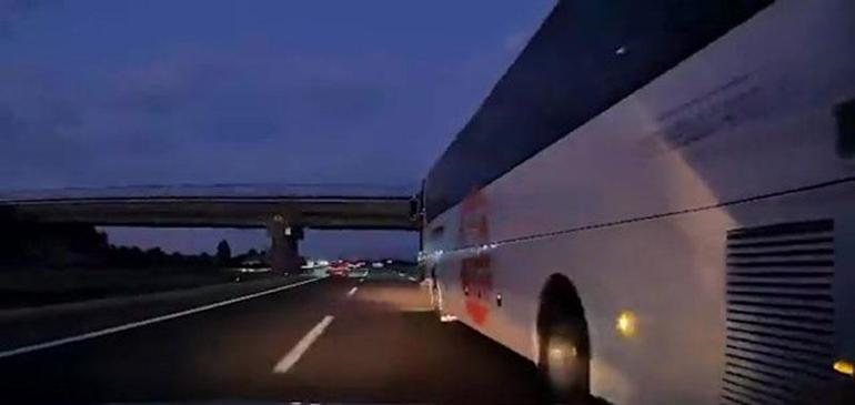 Korku dolu anlar Şerit değiştiren otobüs kazaya neden oldu, ailenin çığlıkları kamerada
